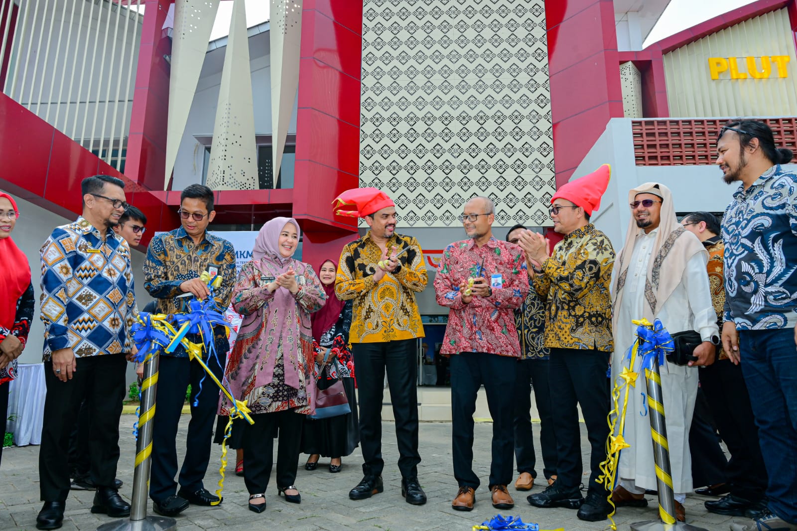 Wagub Fatmawati Dampingi Menteri UMKM RI Resmikan UPT Pusat Layanan Usaha Terpadu Pemprov Sulsel