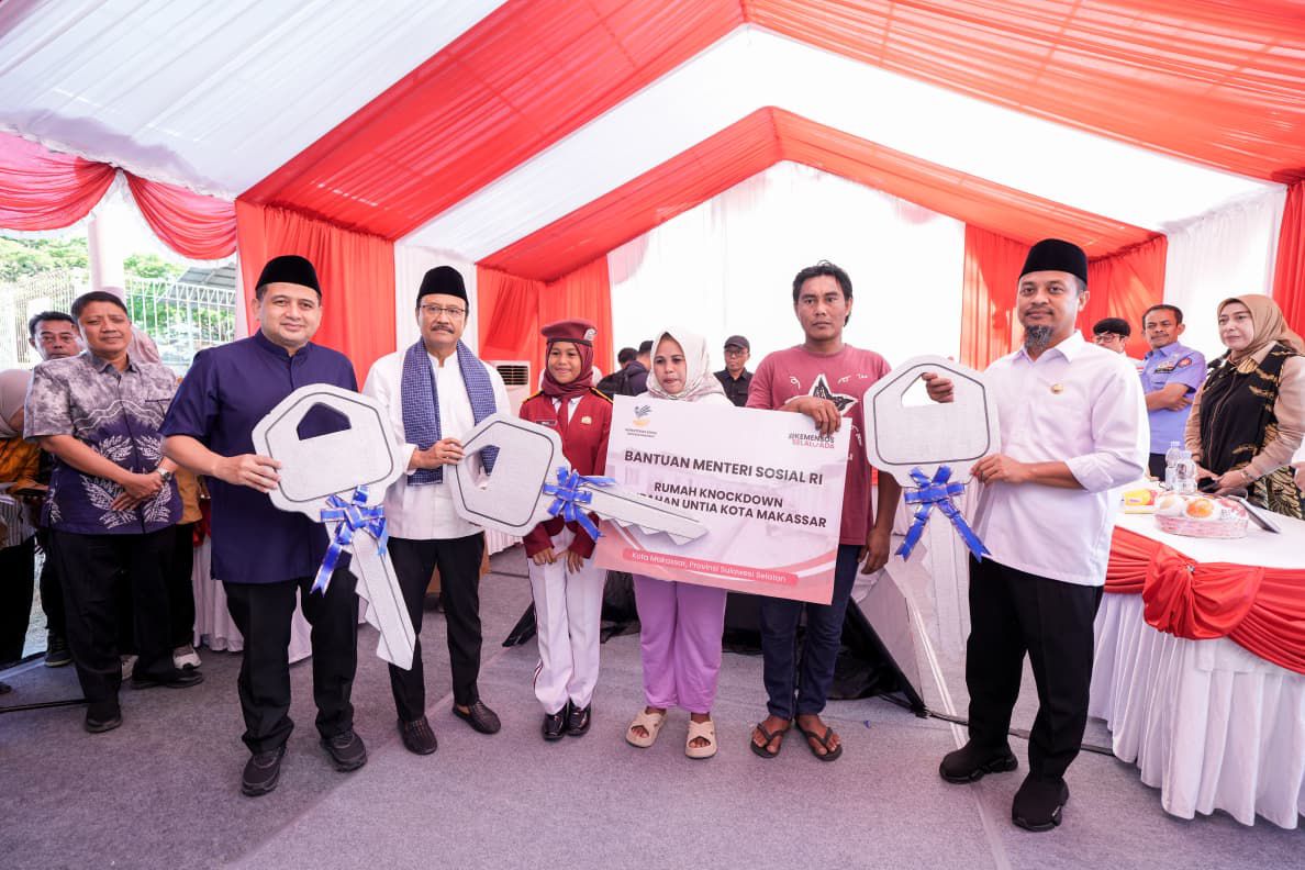 Gubernur Sulsel Dampingi Mensos Resmikan Hunian Layak untuk Naila dan Keluarga, Siswa Sekolah Rakyat yang Dipilih Prabowo
