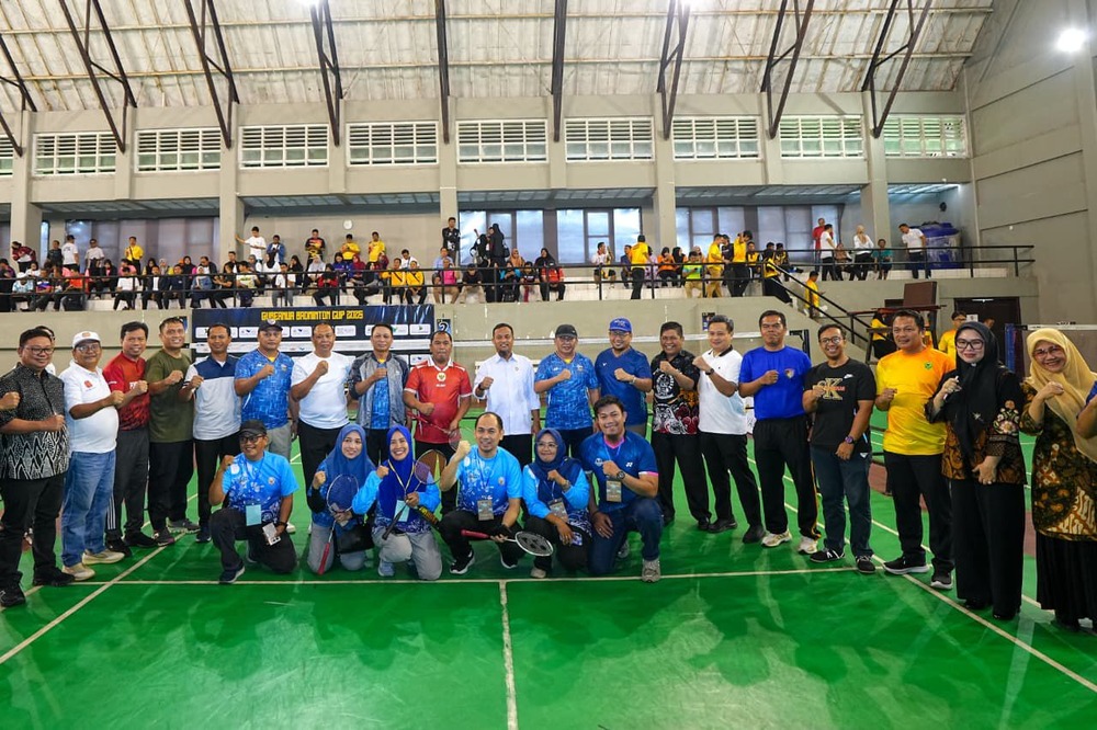 Semarak Hari Jadi Sulsel ke-356, Andi Sudirman Buka Gubernur Badminton Cup 2025