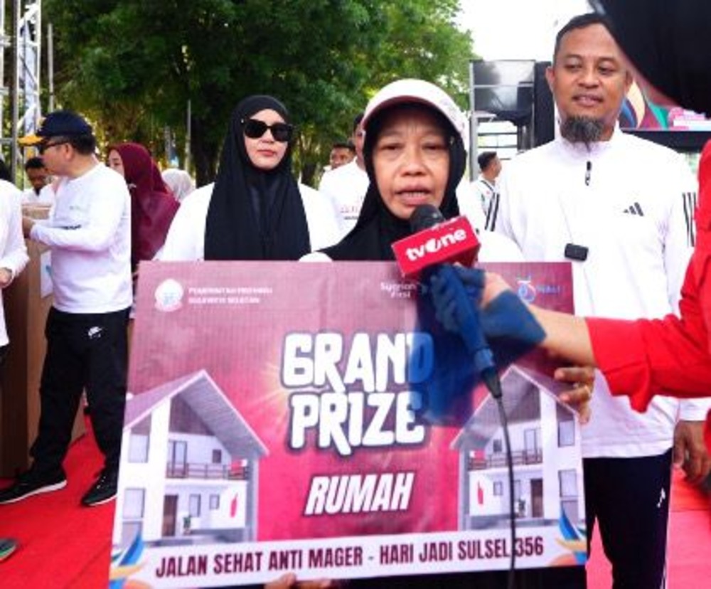 Kisah Haru Ibu Rumah Tangga Pemenang Rumah di Jalan Sehat Sulsel Anti Mager 356 Tahun Sulsel*