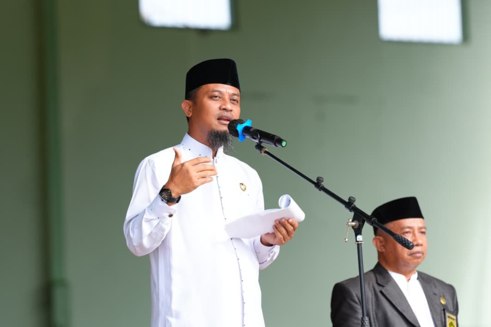 Hadiri Peringatan Hari Santri Nasional, Gubernur Sulsel Hadiahkan Rp5 Miliar untuk Perbaikan Jalan ke Ponpes DDI Mangkoso Barru