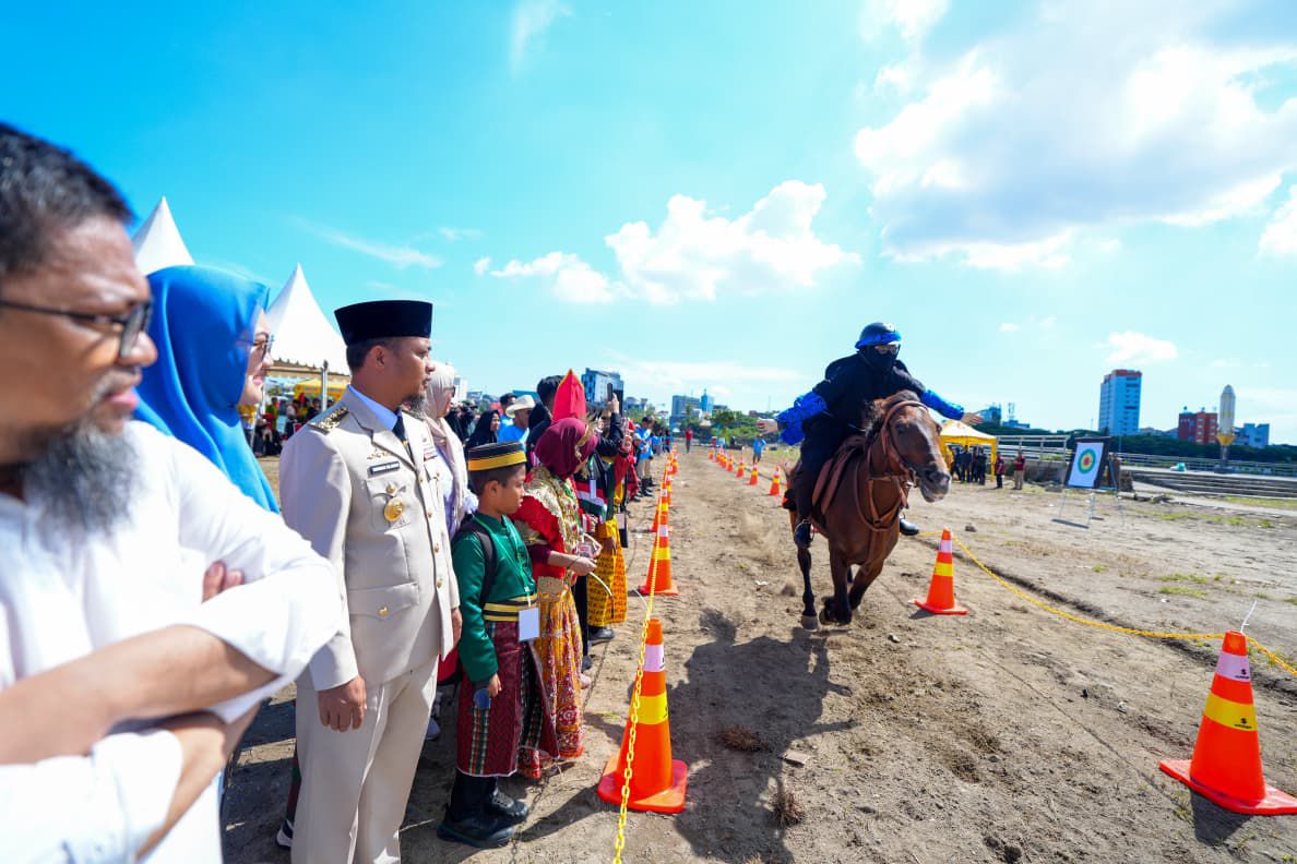 Pertama Kali Dilaksanakan, Andi Sudirman Buka Lomba Berkuda dan Memanah Gubernur Cup 2025