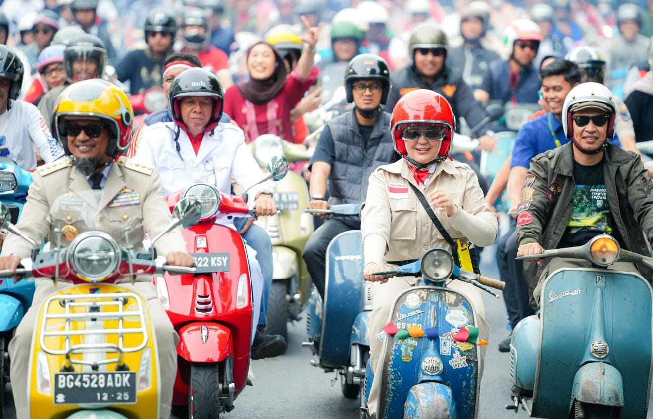 Hadiri Tudang Sipulung, Gubernur-Wagub Kompak Naik Vespa Bersama Pecinta Vespa Plus OKP Serta Tanam Tabebuya Sepanjang CPI