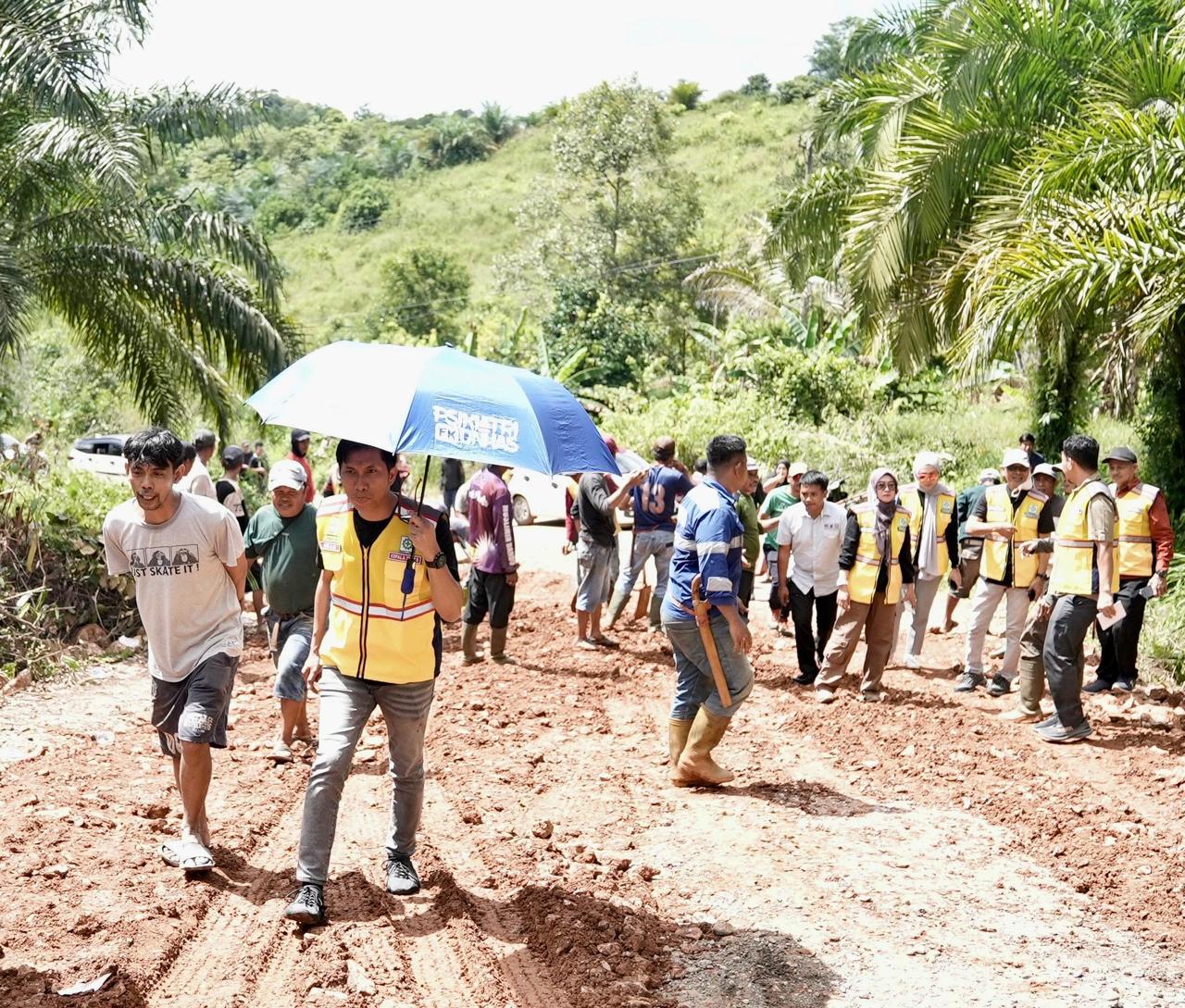 Wujudkan Program Pemprov Sulsel Terkoneksi, Kadis Bina Marga dan Bina Konstruksi Kunjungi Ruas Jalan Ussu-Nuha-Bts Sulteng