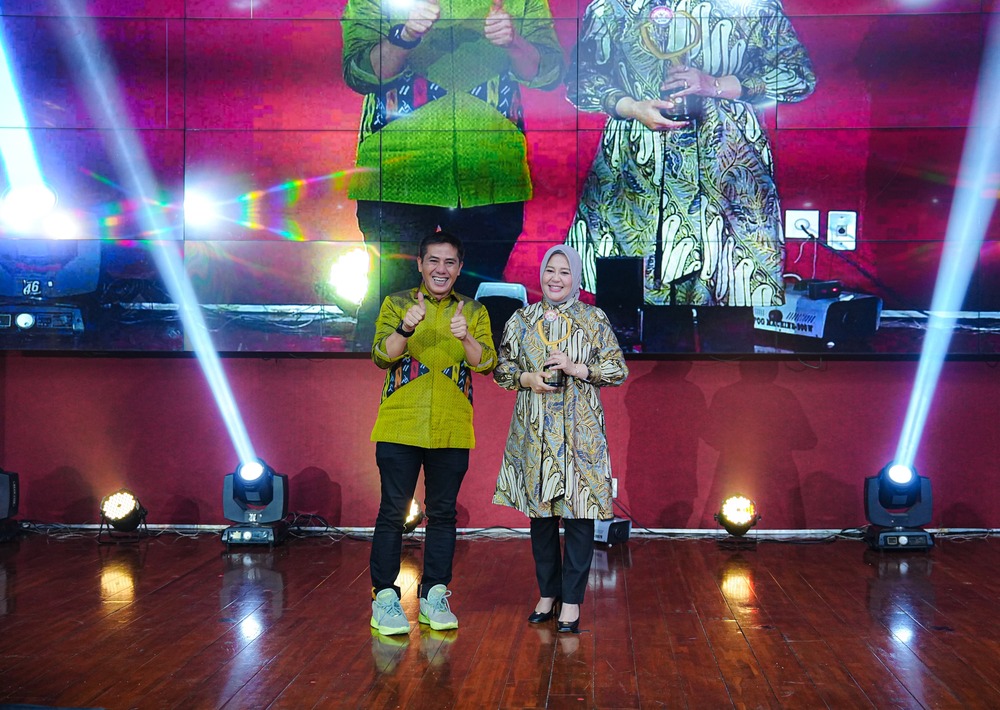 Fatmawati Rusdi Raih Penghargaan Tokoh Perempuan Peduli Penyiaran di KPID Awards 2025