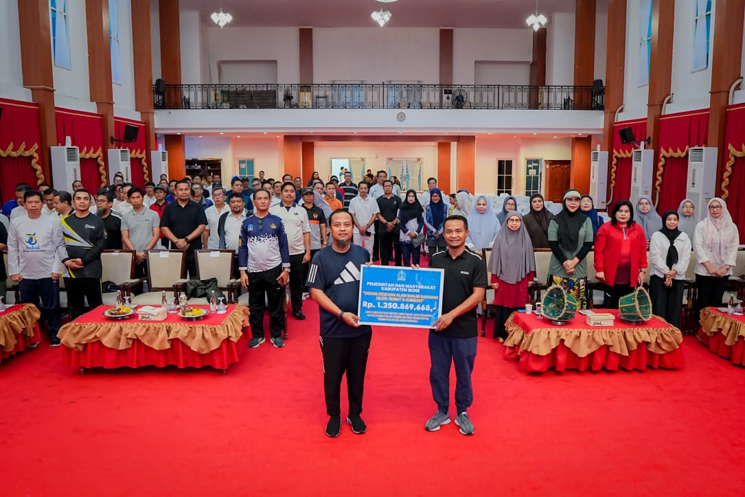 Gubernur Sulsel Terima Donasi Kemanusiaan Rp1,2 Miliar dari Pemkab Bone untuk Korban Bencana di Aceh dan Sumatera
