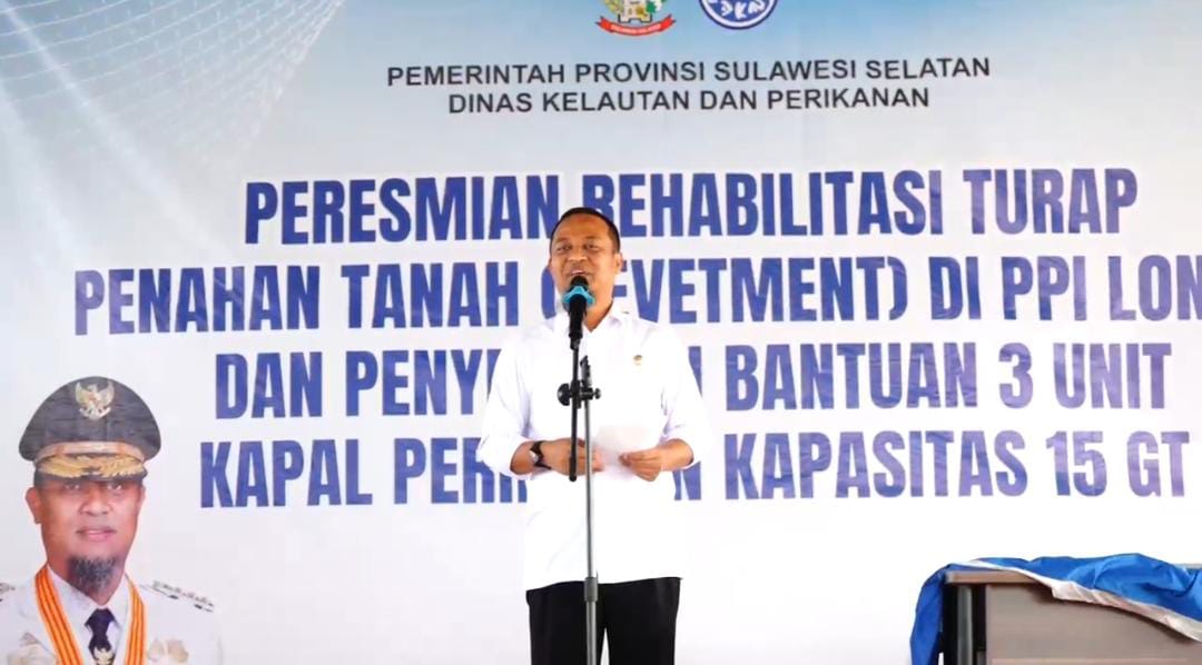 Serahkan 2 Unit Kapal 15 GT ke Kelompok Nelayan, Gubernur Sulsel Sekaligus Resmikan Rehabilitasi PPI Lonrae Bone