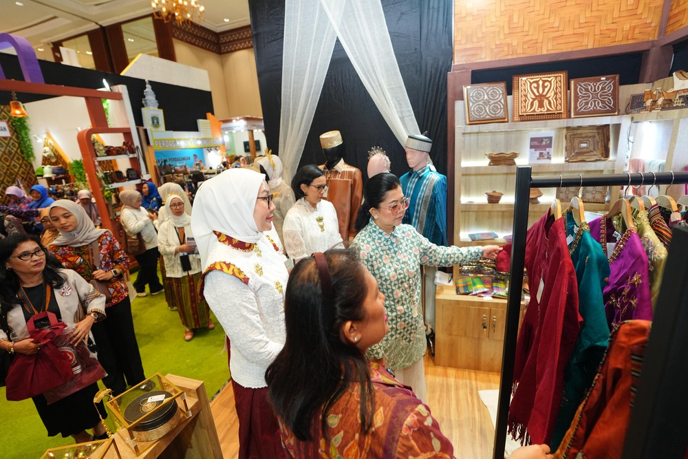 Sulawesi Selatan Tampilkan Kriya Batu Alam dan Wastra Tenun Unggulan di INACRAFT 2026