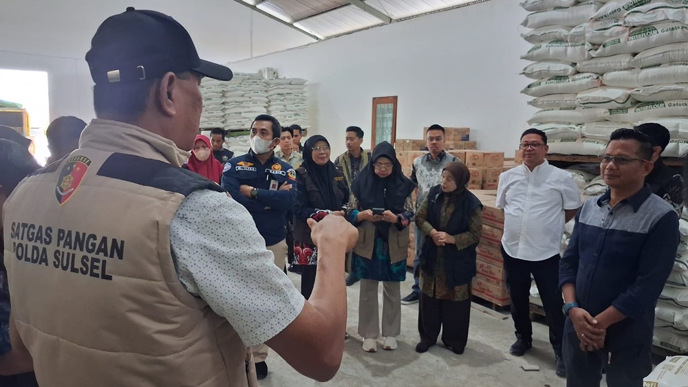 Tim Satgas Saber Pelanggaran Harga, Mutu dan Keamanan Pangan Sulsel Bersama Bapanas RI Sidak Distributor dan Ritel