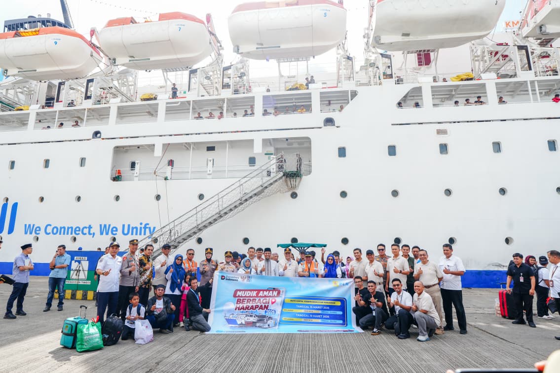 Gubernur Sulsel Lepas 500 Pemudik Program Mudik PLN dari Pelabuhan Soekarno-Hatta Makassar