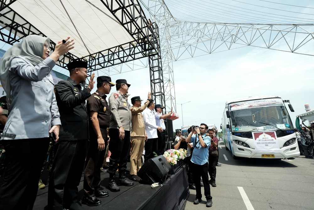 Gubernur Sulsel bersama Forkopimda Lepas Peserta Mudik Gratis Pemprov di CPI Makassar