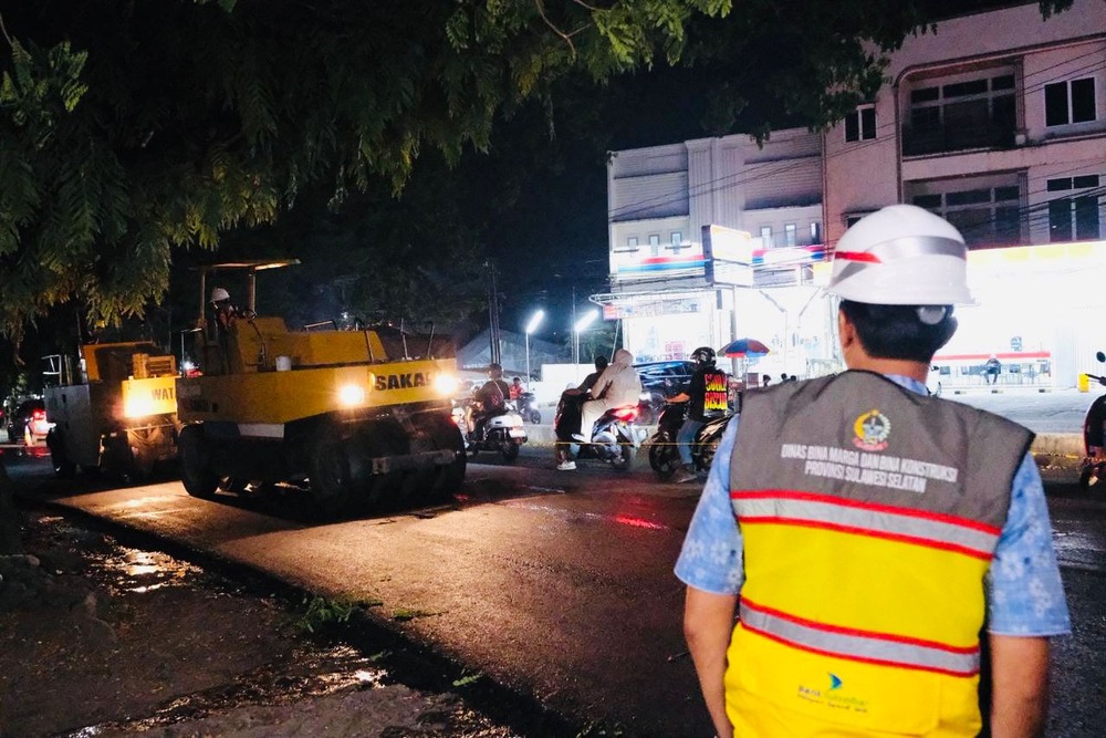 Pengaspalan Dikebut Malam Hari, Pemprov Sulsel Targetkan Keluhan Debu Warga Teratasi