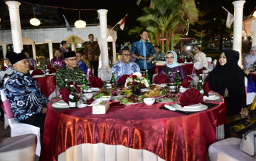 Gubernur NA Jamu Makan Malam Wali Kota Parepare dan Bupati Enrekang Terpilih