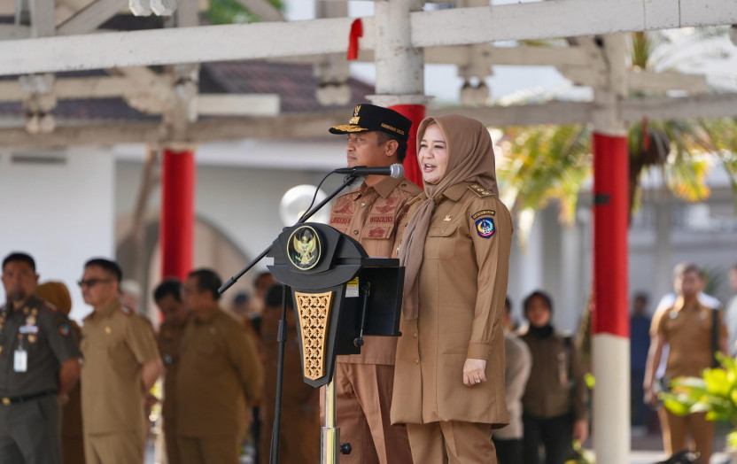 Gubernur Andi Sudirman dan Wakil Gubernur Fatmawati Rusdi Hadiri Apel Perdana Bersama