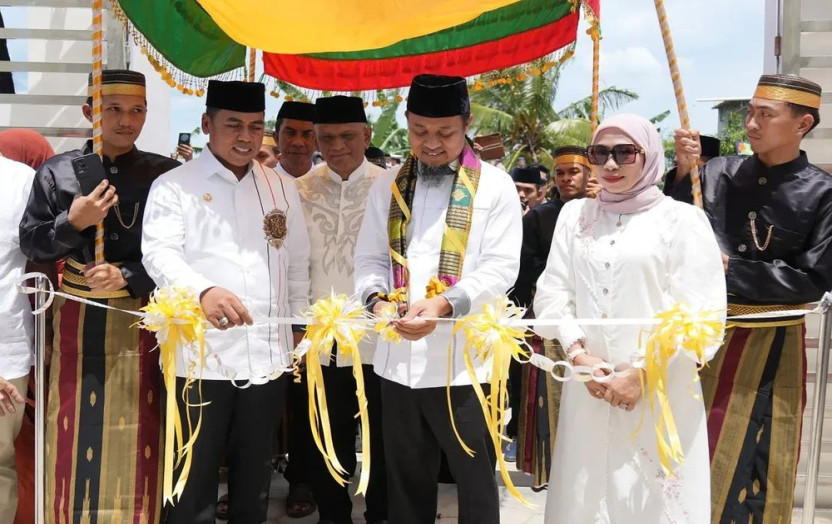 Gubernur Sulsel Andi Sudirman Ajak Masyarakat Memakmurkan Masjid An‑Nur Sulaiman yang Baru Diresmikan di Wajo