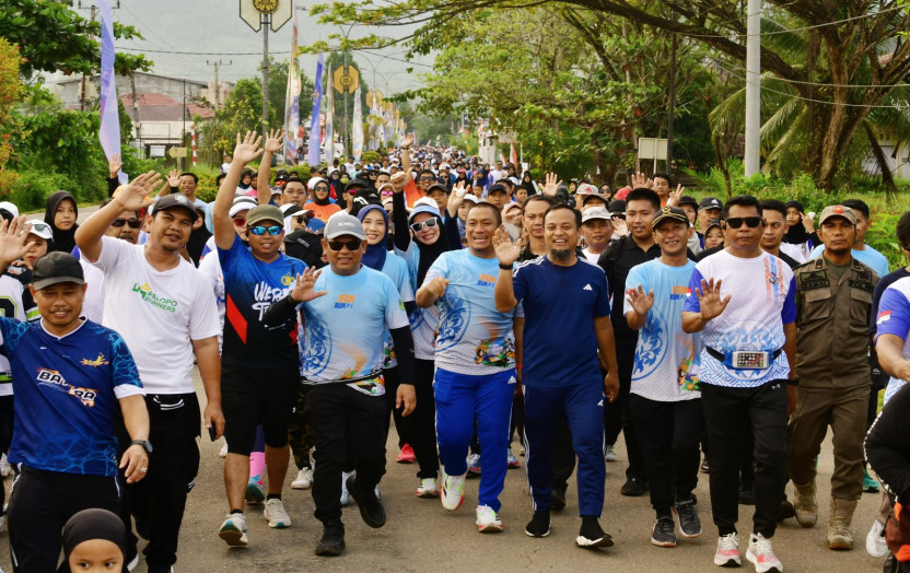 Gubernur Andi Sudirman Sulaiman Lepas Puluhan Ribu Peserta Fun Run Luwu Timur 2025 dan Anti Mager Sulsel