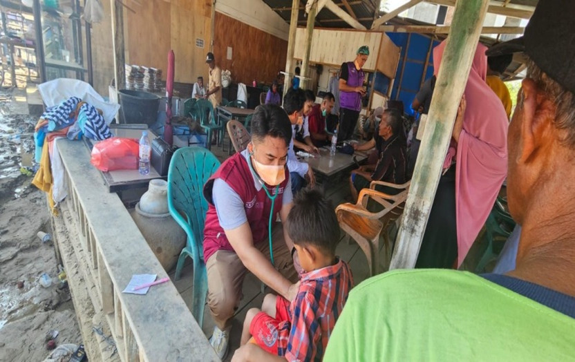 Update Tim Medis Pemprov Sulsel, Gubernur Andi Sudirman: Tim Bergerak dari Rumah ke Rumah Bantu Korban Bencana