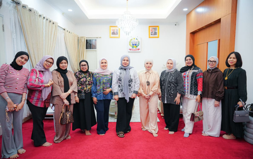 Wagub Sulsel Fatmawati Rusdi Terima Donasi Rp102 Juta untuk Korban Bencana Hidrometeorologi di Sumatera