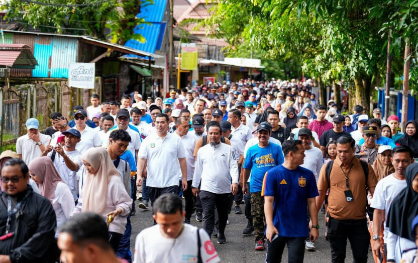 Gubernur Sulsel Lepas Ribuan Peserta Jalan Sehat Anti Mager di Pangkep