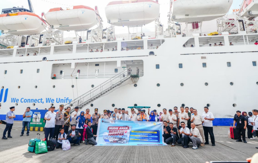 Gubernur Sulsel Lepas 500 Pemudik Program Mudik PLN dari Pelabuhan Soekarno-Hatta Makassar