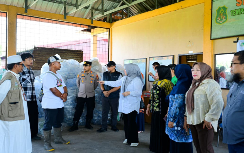 Fatmawati Rusdi Tinjau TPS3R Sidrap, Tekankan Edukasi Sampah