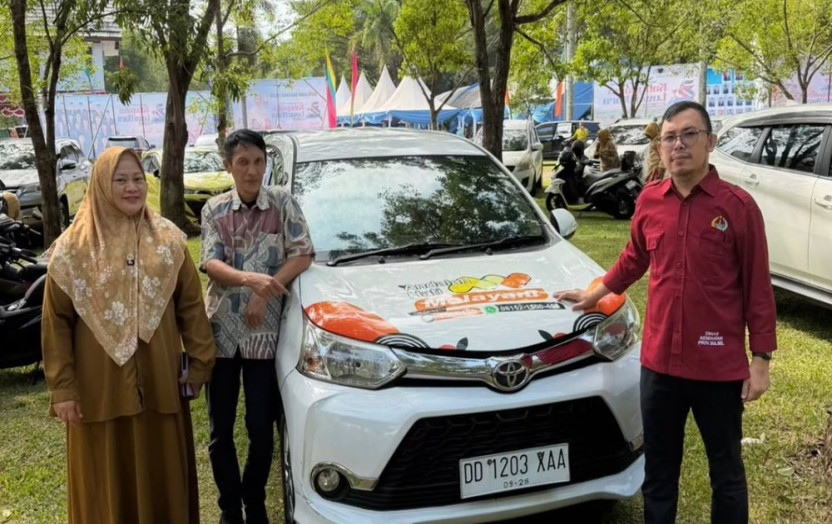 Jawab Kebutuhan Nakes, Gubernur Sulsel Serahkan Mobil Layanan Kesehatan untuk Warga Rongkong